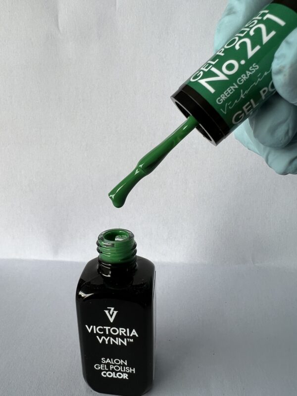 Victoria Vynn - Gel Polish - 221 Green Grass 8ml (Nagellack, Gellack) – Bild 2