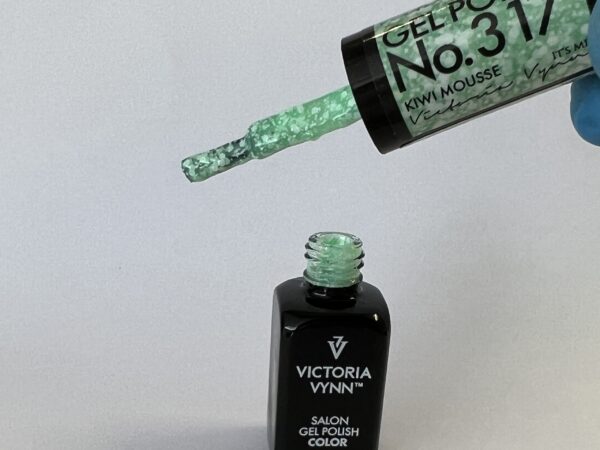 Victoria Vynn - Gel Polish - 317 Kiwi Mousse 8ml (Nagellack, Gellack) – Bild 2